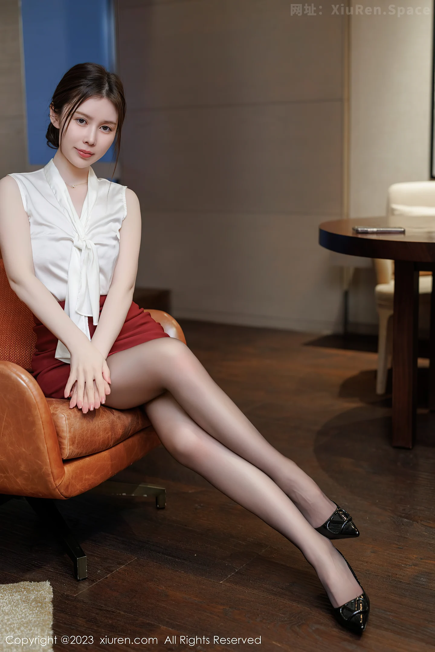 图片[3]-[XiuRen秀人网] VOL.6727 模特吴雪瑶白色上衣配暗红短裙露性感内衣秀曼妙身材诱惑写真56P-秀人网官方网站